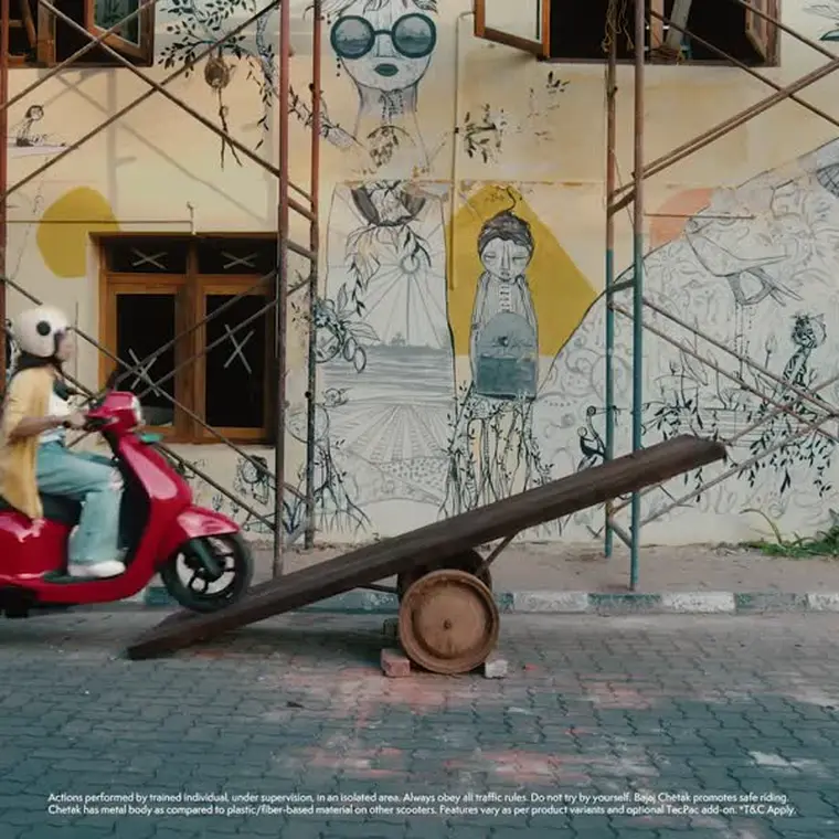 Bajaj Chetak ad creative: EARLY BIRD PRICE ₹ 87100/-